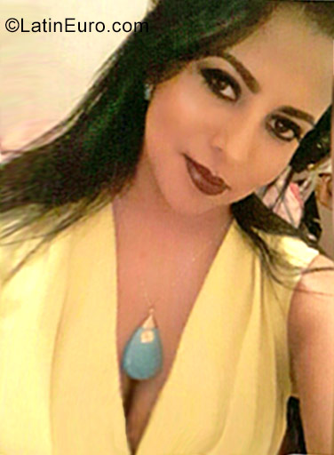 Date this pretty Ecuador girl Vanessa from Guayaquil EC230