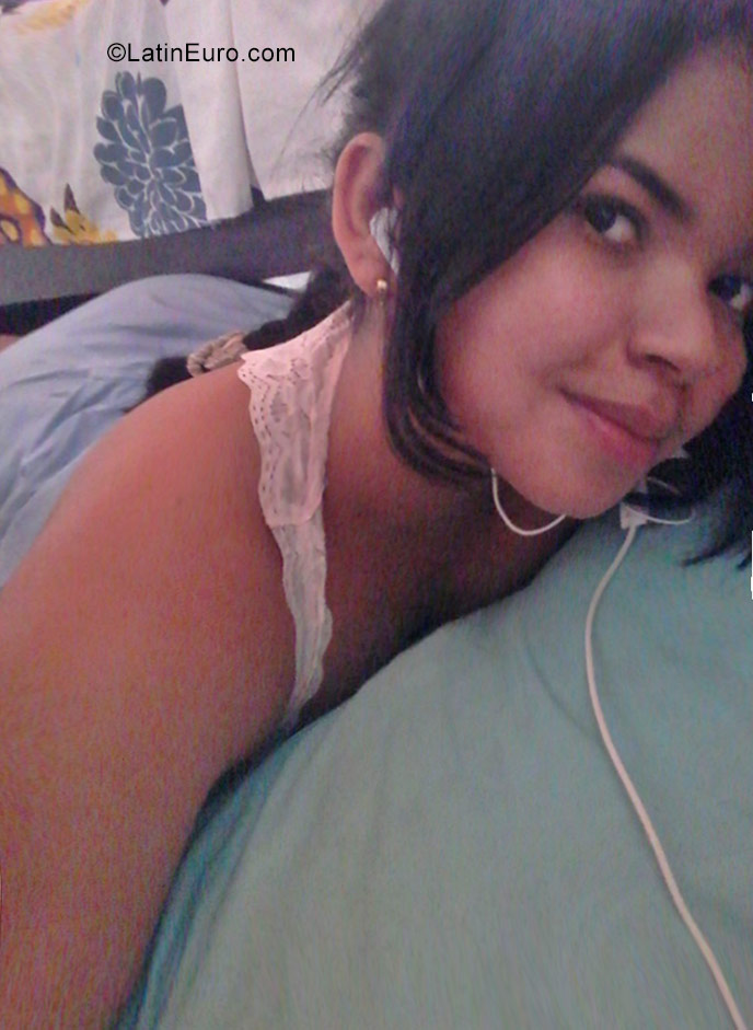 Date this attractive Colombia girl Camila from Medellin CO22935