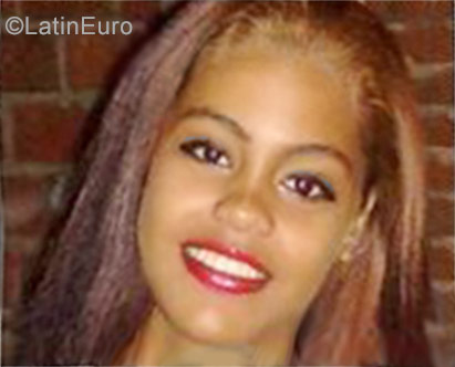 Date this happy Cuba girl Eliane from Havana CU187