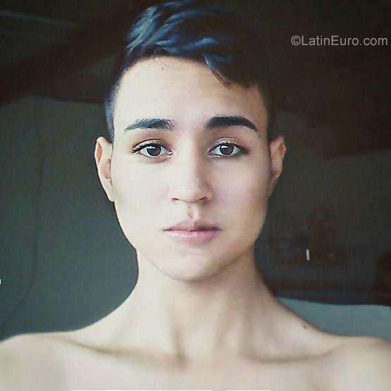 Date this pretty Colombia man Gummi from Cali CO22938