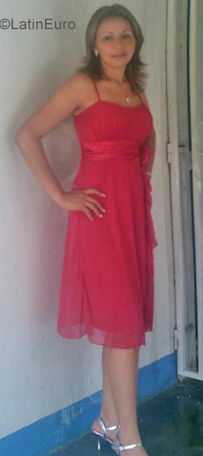 Date this hot Venezuela girl Elizabeth from Barinas VE1202