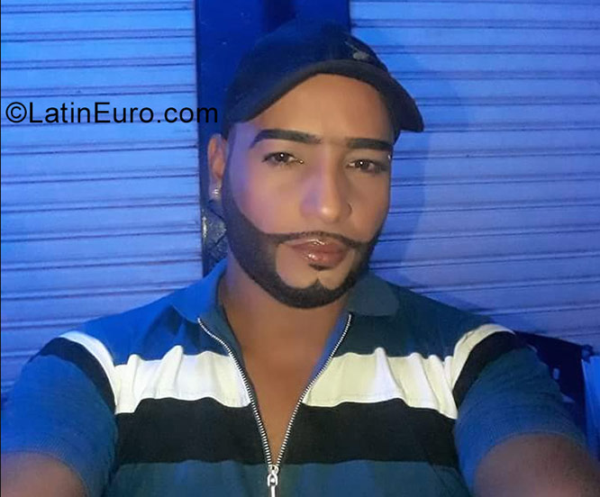 Date this gorgeous Colombia man Carlos from Medellin CO22947