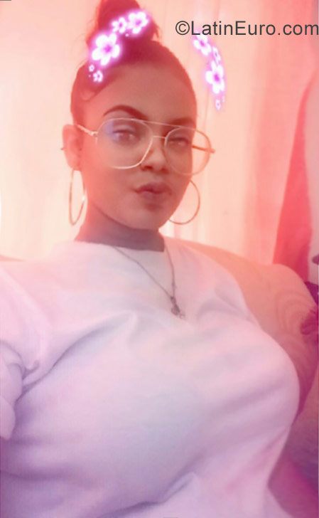 Date this hot Dominican Republic girl Eneais from Santo Domingo DO30996