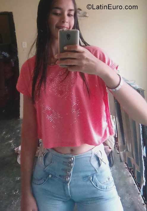Date this tall Venezuela girl Andrea Sthefani from Valera VE1212