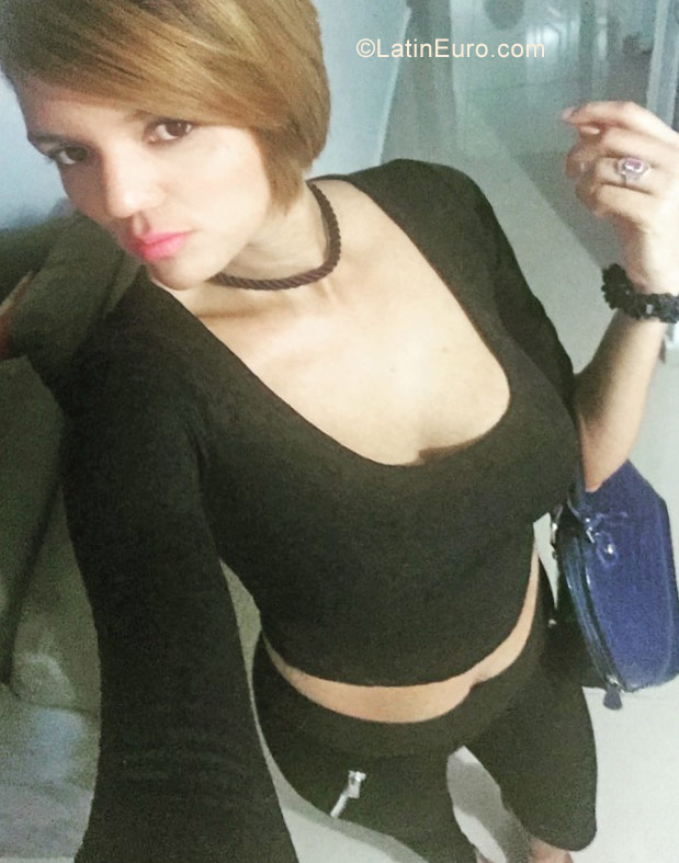 Date this hot Dominican Republic girl Monserat from Santo Domingo DO31001