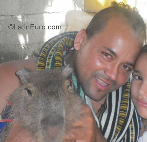 Date this happy Colombia man Manuel from Medellin CO22979
