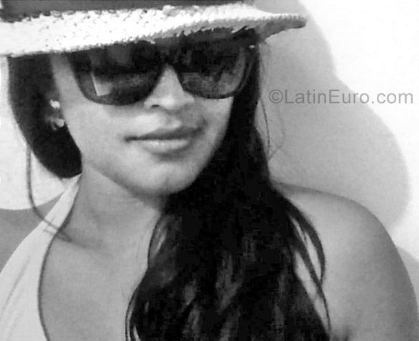 Date this sensual Colombia girl Erika from Neiva CO22982