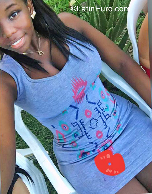 Date this exotic Colombia girl Pamela from Cali CO22995