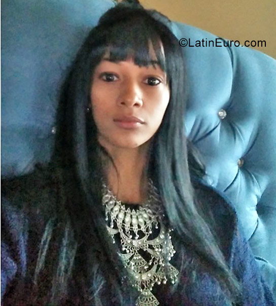 Date this beautiful Dominican Republic girl Nisam from Santo Domingo DO31030