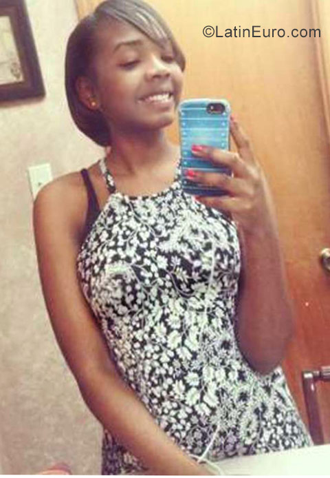 Date this funny Dominican Republic girl Genesis from Santo Domingo DO31031