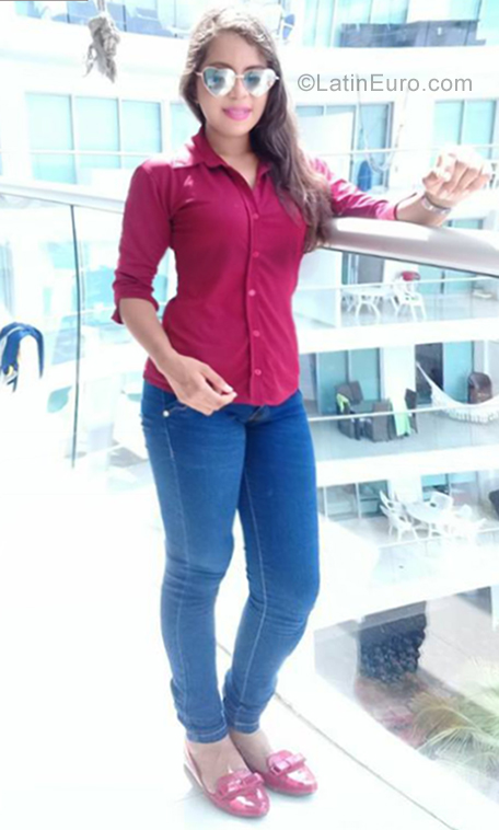 Date this happy Colombia girl Niko from Cartagena CO23012