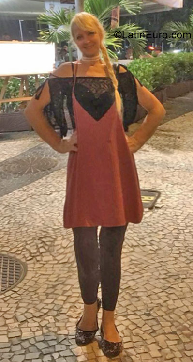 Date this voluptuous Brazil girl Maria from Rio De Janeiro BR10413