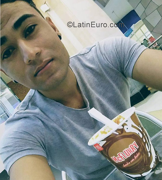 Date this cute Colombia man Cristian from Barranquilla CO23044