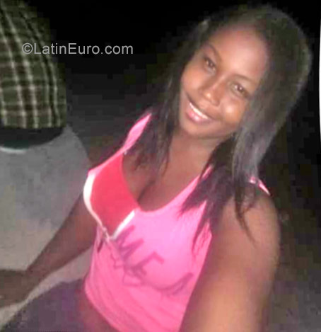 Date this sultry Colombia girl Vanesa from Buenaventura CO23079
