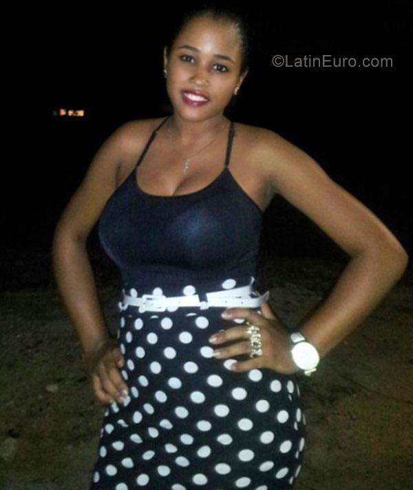 Date this beautiful Dominican Republic girl Anyelina from Santo Domingo DO31157
