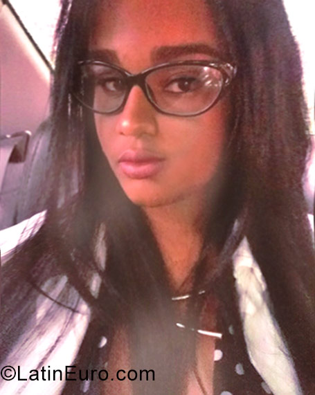Date this nice looking Dominican Republic girl Maria from Santo Domingo DO31176