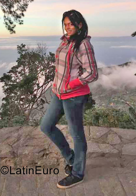 Date this beautiful Venezuela girl Ana from Caracas VE1258