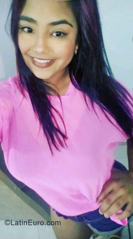 Date this nice looking Colombia girl Johandryis from Cartagena CO23112
