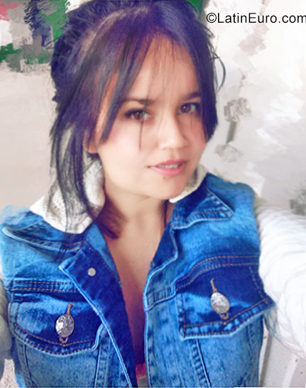 Date this sultry Colombia girl Krito from Bogota CO23114