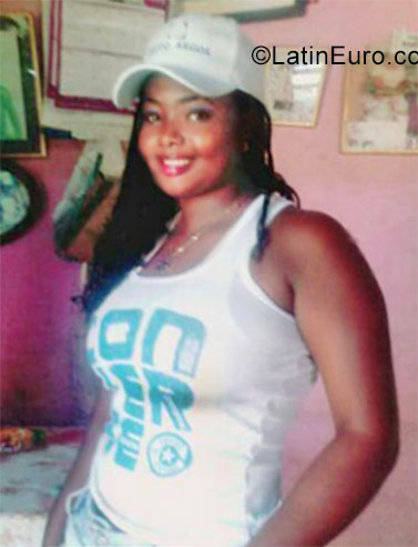 Date this foxy Colombia girl Camila from Cartagena CO23116