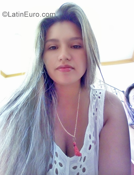 Date this stunning Colombia girl Valentina from Bogota CO23129