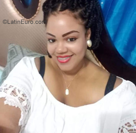 Date this hard body Dominican Republic girl Esmeralda romer from Rep Dominicana DO31220
