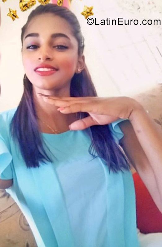 Date this tall Dominican Republic girl Madelin from Santiago DO31229