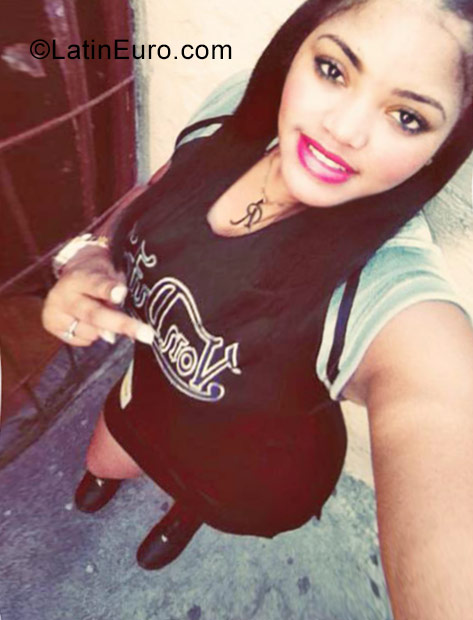 Date this fun Dominican Republic girl Rocio from Santo Domingo DO31242