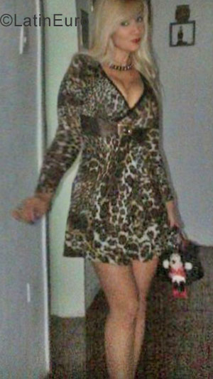 Date this delightful Colombia girl Maya305 from Floridablanca CO23165