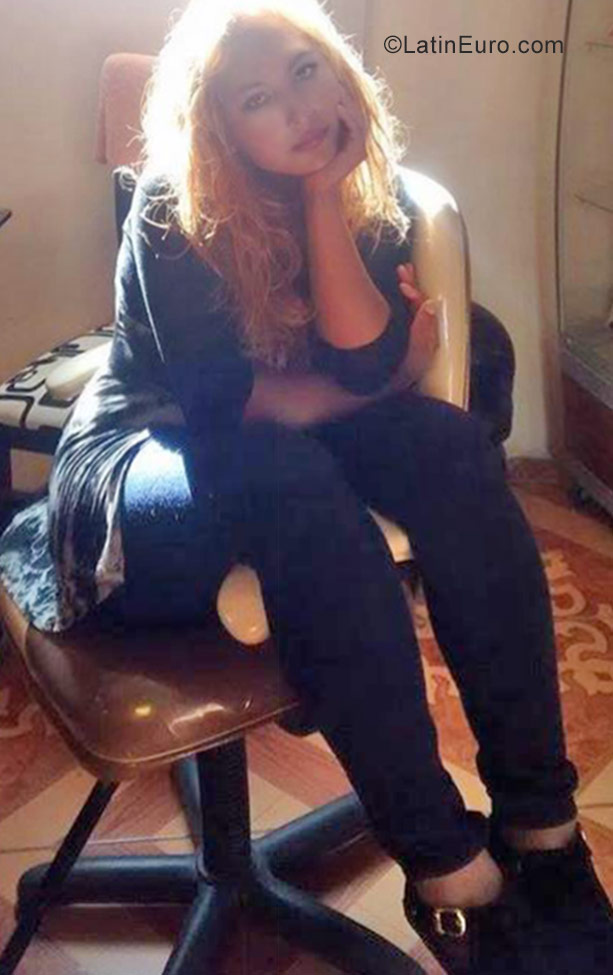 Date this pretty Peru girl Yesenia from Huancayo PE1207