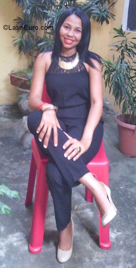 Date this young Dominican Republic girl Victoria from Santo Domingo DO31266