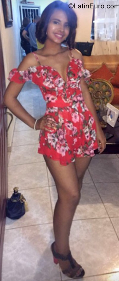 Date this lovely Dominican Republic girl Reyna from Santiago DO31279