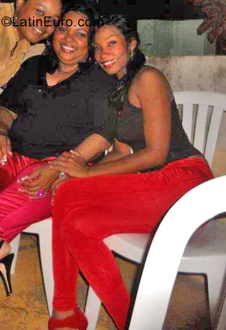 Date this charming Dominican Republic girl Chaveli from Chaveli DO31306