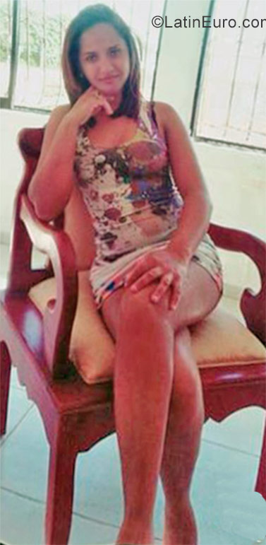 Date this voluptuous Dominican Republic girl Esthesy from Santiago De Los Caballeros DO31327