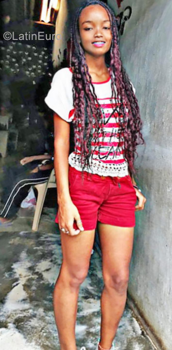 Date this foxy Colombia girl Luisa from Medellin CO23212