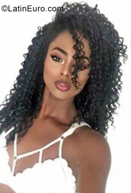 Date this young Colombia girl Dana from Cali CO23220