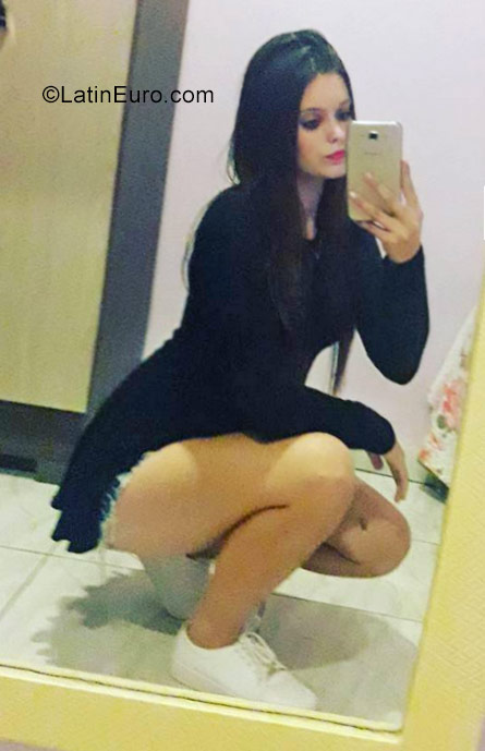 Date this happy Brazil girl Lauana from Blumenau BR10428