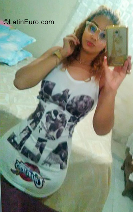 Date this tall Dominican Republic girl Julisa from Santiago DO31426