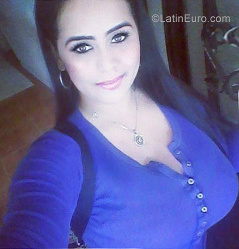 Date this hard body Venezuela girl Andrea from Valencia VE1318
