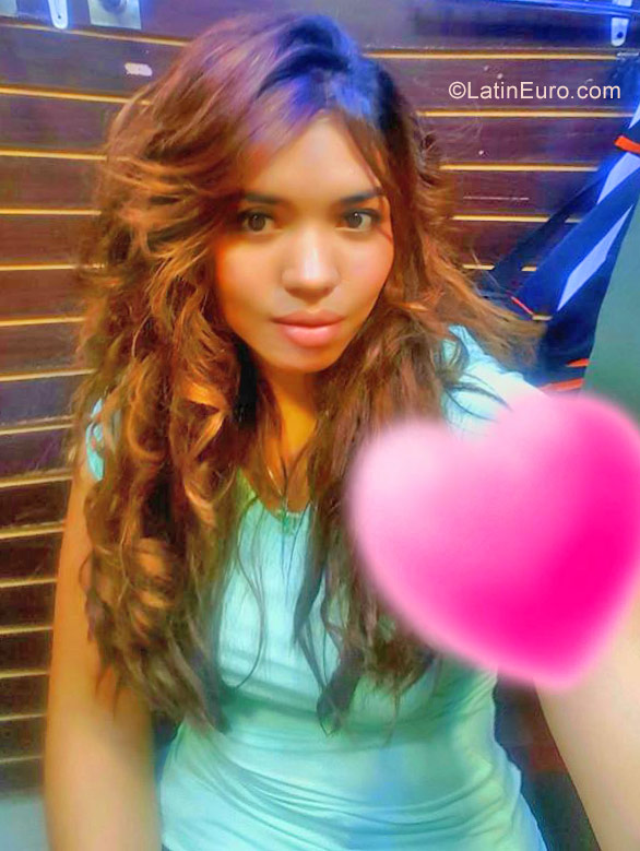 Date this attractive Colombia girl Leidy from Medellin CO23281