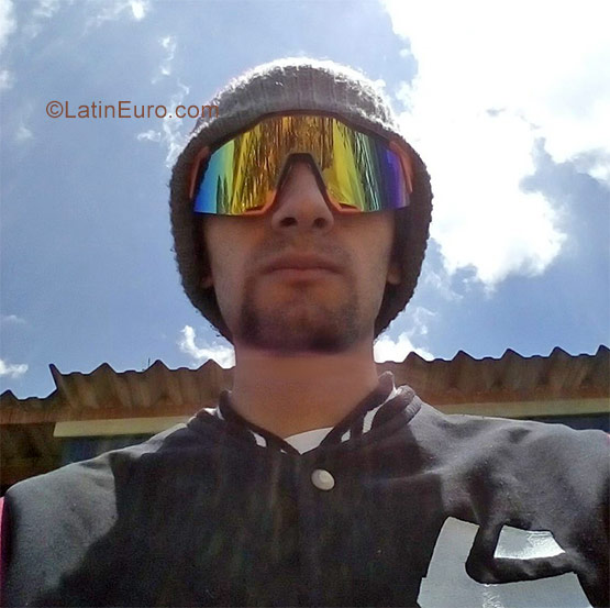 Date this attractive Colombia man Menotap from Bogota CO23298