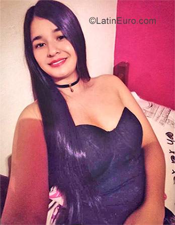 Date this hot Colombia girl Estefania from Pereira CO23337
