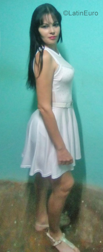Date this beautiful Cuba girl Rosabel from Holguin CU237