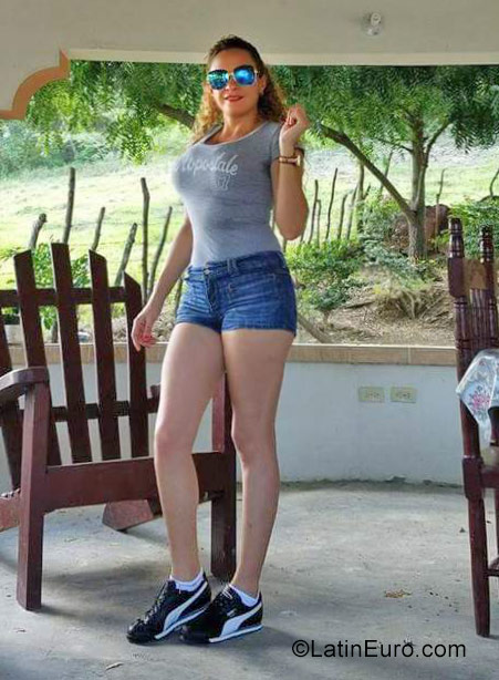 Date this georgeous Dominican Republic girl Esmeralda from Santiago DO31587