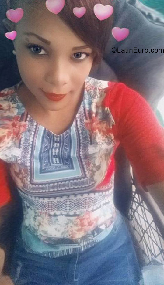 Date this athletic Dominican Republic girl Mary from Santo Domingo DO31601