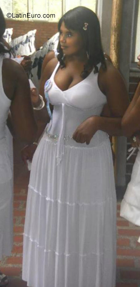 Date this foxy Colombia girl Sulima from Buenaventura CO23370