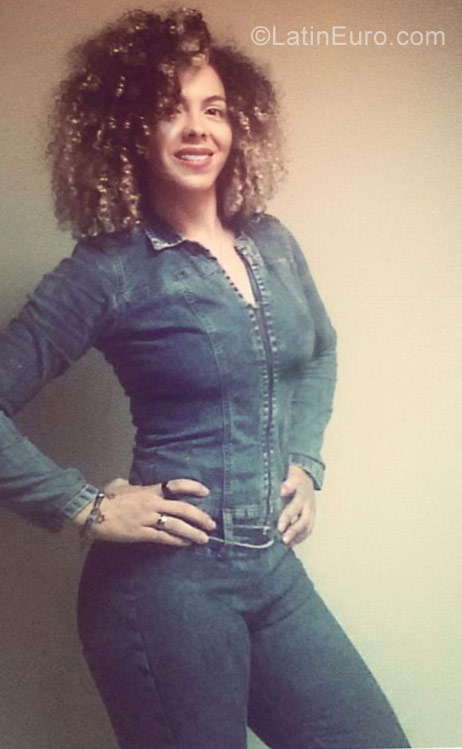 Date this stunning Colombia girl Yaki from Medellin CO23382