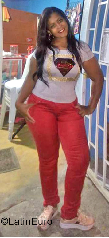 Date this sensual Colombia girl Fernanda from Cali CO23390