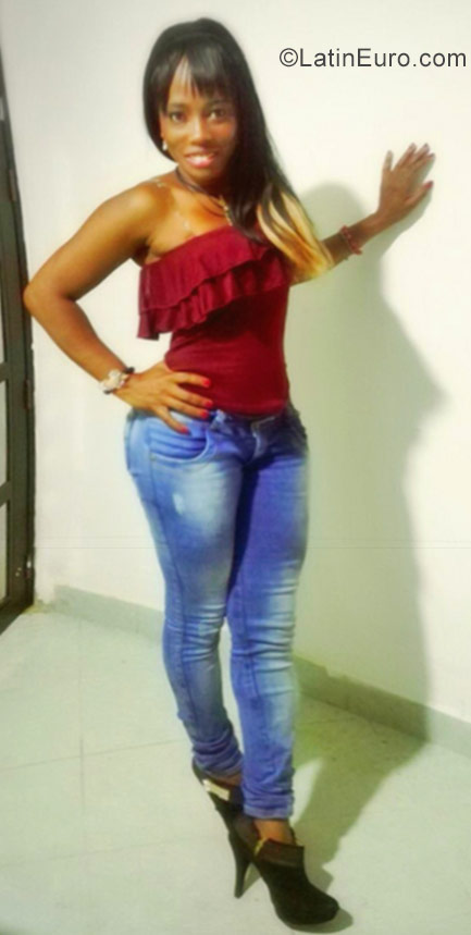 Date this attractive Colombia girl Diana from Medellin CO23394