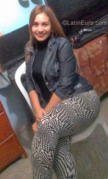 Date this nice looking Venezuela girl Graci from Zulia VE1364